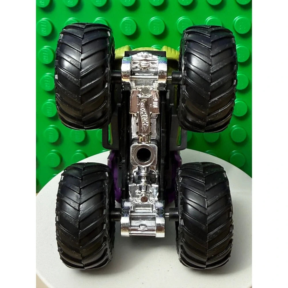 Hot Wheels Monster Trucks Hulk Marvel Avengers Green Purple 1:64 Diecast Toy